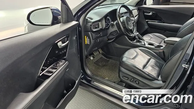 Kia Niro 2018 — фото 13