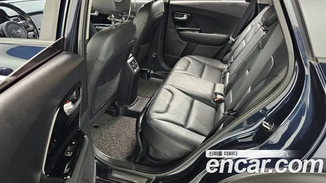 Kia Niro 2018 — фото 17