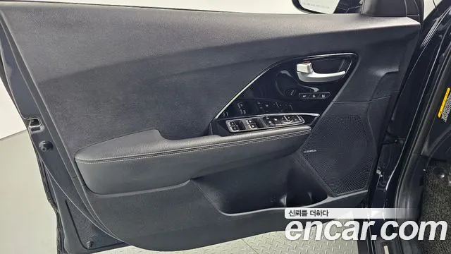 Kia Niro 2018 — фото 14