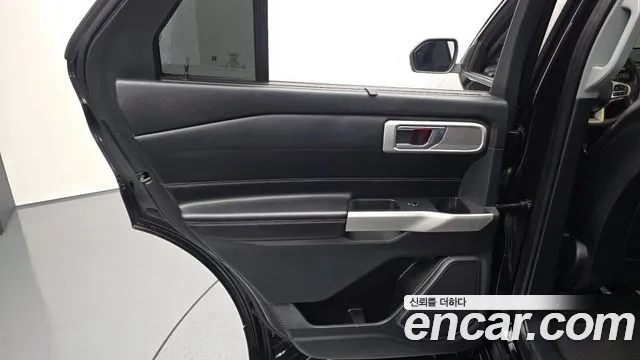 Ford Explorer 2020 — фото 15