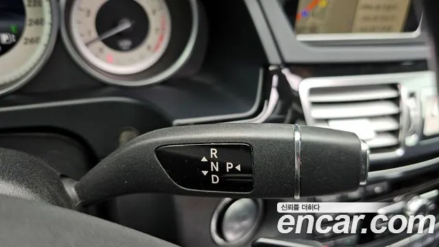 Mercedes-Benz E-Class 2015 — фото 9