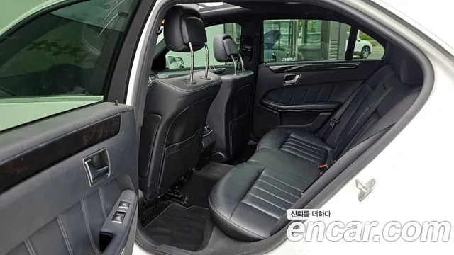 Mercedes-Benz E-Class 2015 — фото 11