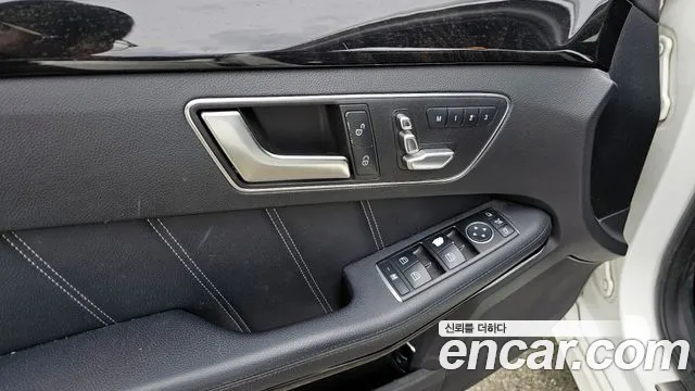 Mercedes-Benz E-Class 2015 — фото 19
