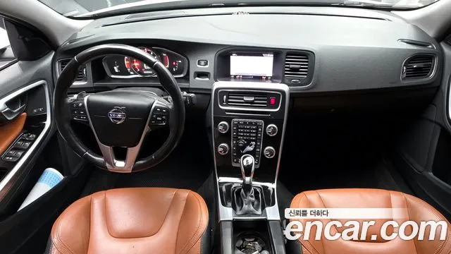 Volvo S60 2018 — фото 10
