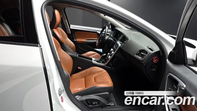 Volvo S60 2018 — фото 18