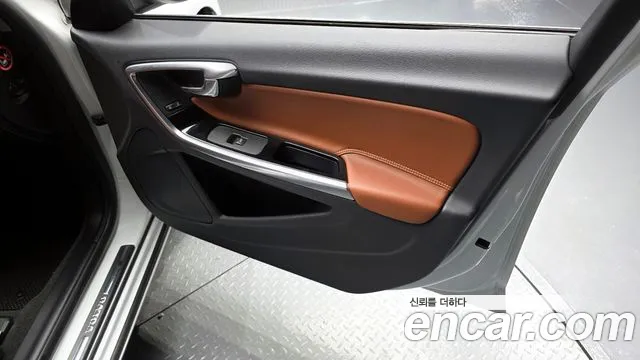 Volvo S60 2018 — фото 14