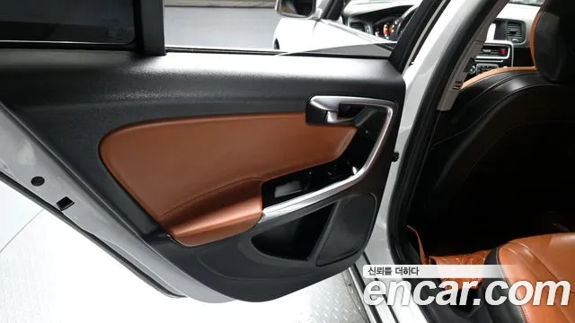 Volvo S60 2018 — фото 15