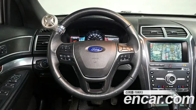 Ford Explorer 2017 — фото 13