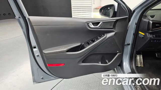 Hyundai Ioniq 2018 — фото 13