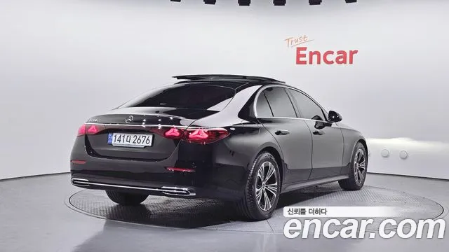Mercedes-Benz E-Class 2025 — фото 2
