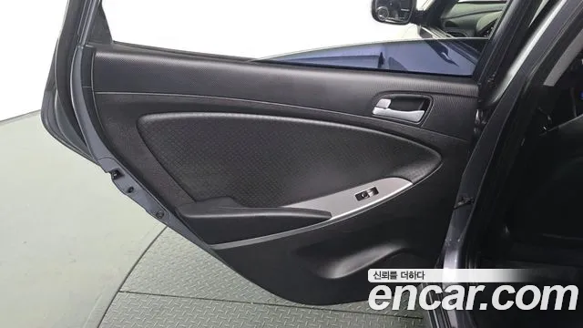 Hyundai Accent 2017 — фото 15