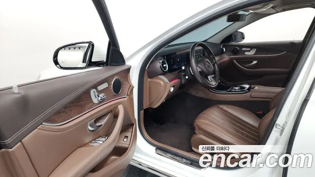 Mercedes-Benz E-Class 2017 — фото 10