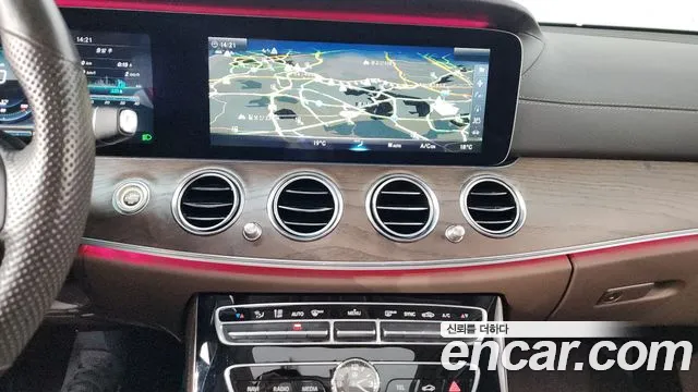 Mercedes-Benz E-Class 2017 — фото 12
