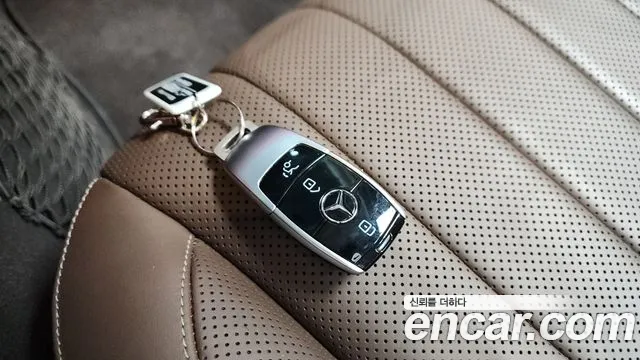 Mercedes-Benz E-Class 2017 — фото 15