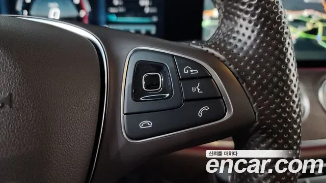 Mercedes-Benz E-Class 2017 — фото 16