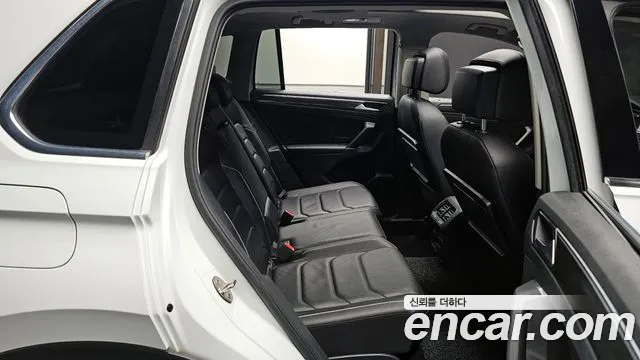 Volkswagen Tiguan 2018 — фото 16