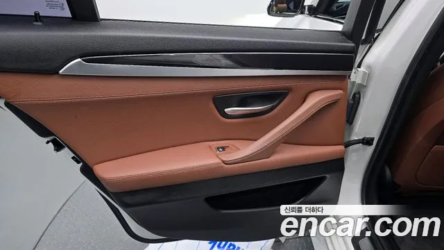 BMW 5-Series 2016 — фото 14