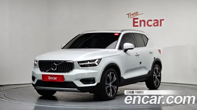 Volvo XC40 2021 — фото 1