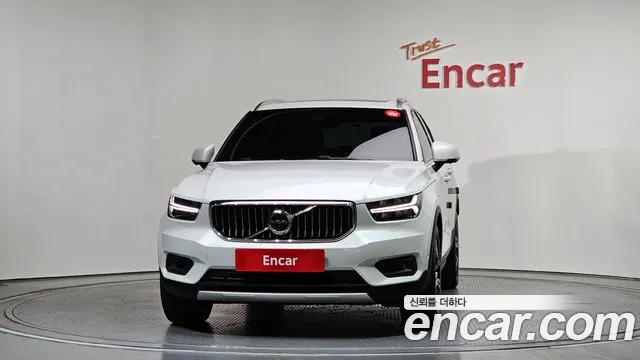 Volvo XC40 2021 — фото 3