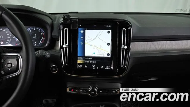 Volvo XC40 2021 — фото 14