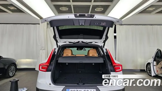 Volvo XC40 2021 — фото 20