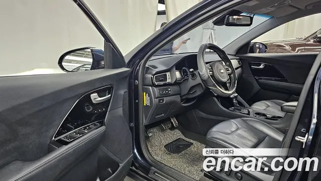 Kia Niro 2018 — фото 10