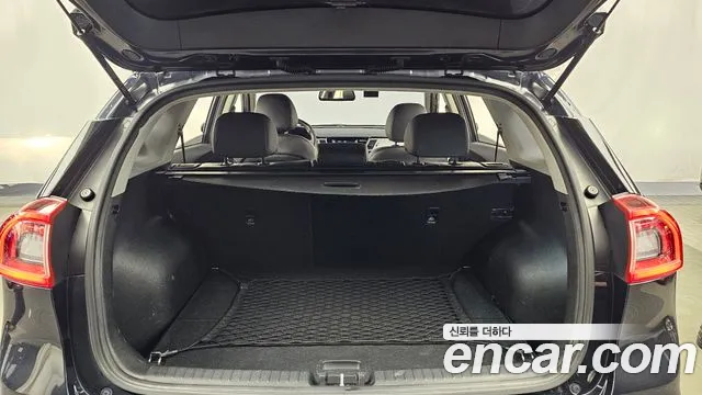 Kia Niro 2018 — фото 20