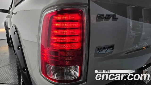 Dodge Ram Pick Up 2017 — фото 9