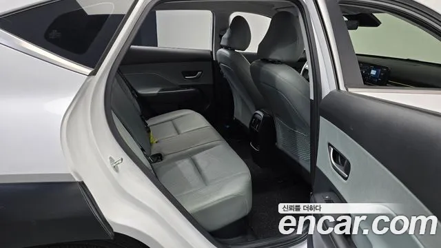Hyundai Kona 2023 — фото 17