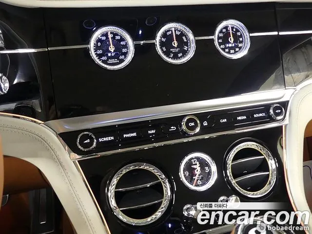 Bentley Continental 2023 — фото 17