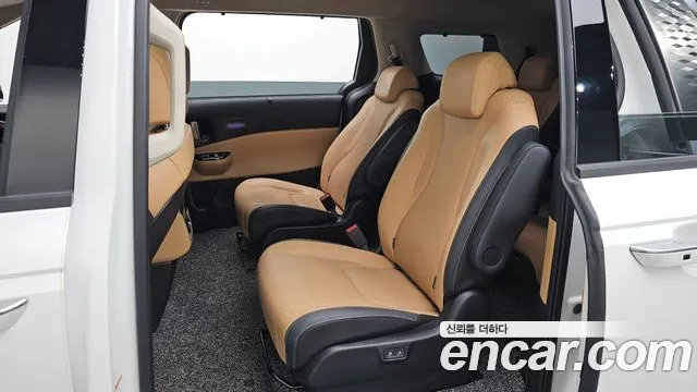Kia Canival 2023 — фото 16