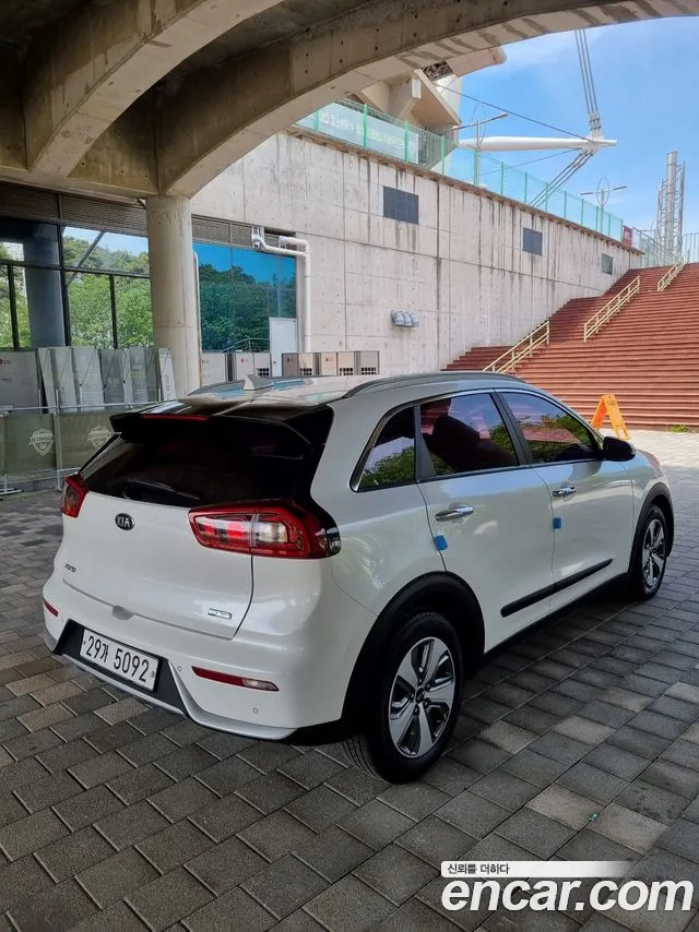 Kia Niro 2017 — фото 2