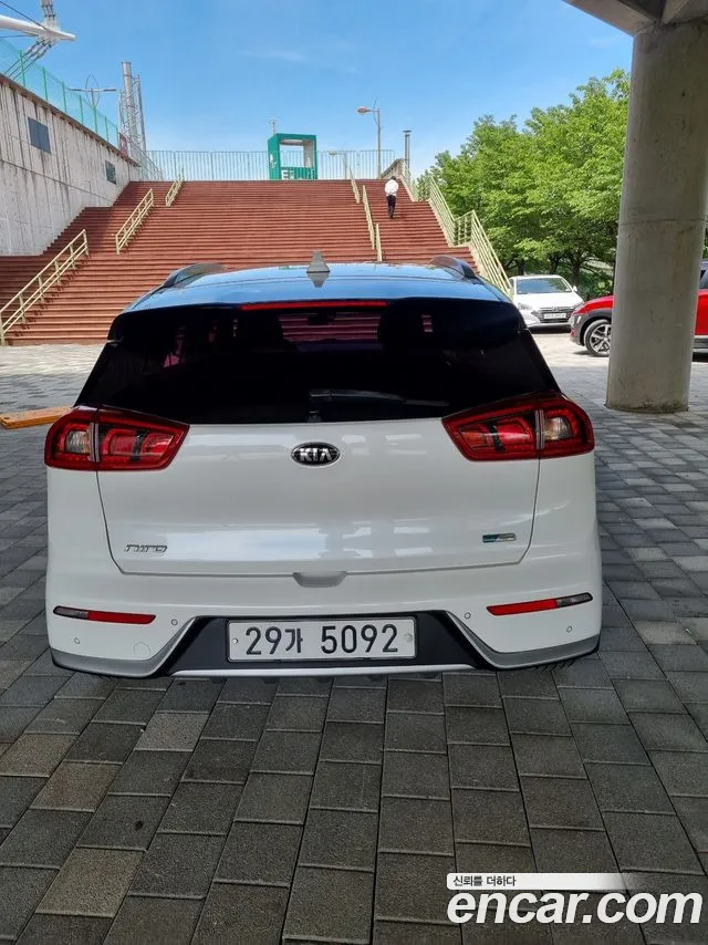 Kia Niro 2017 — фото 4