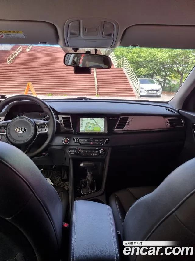 Kia Niro 2017 — фото 14
