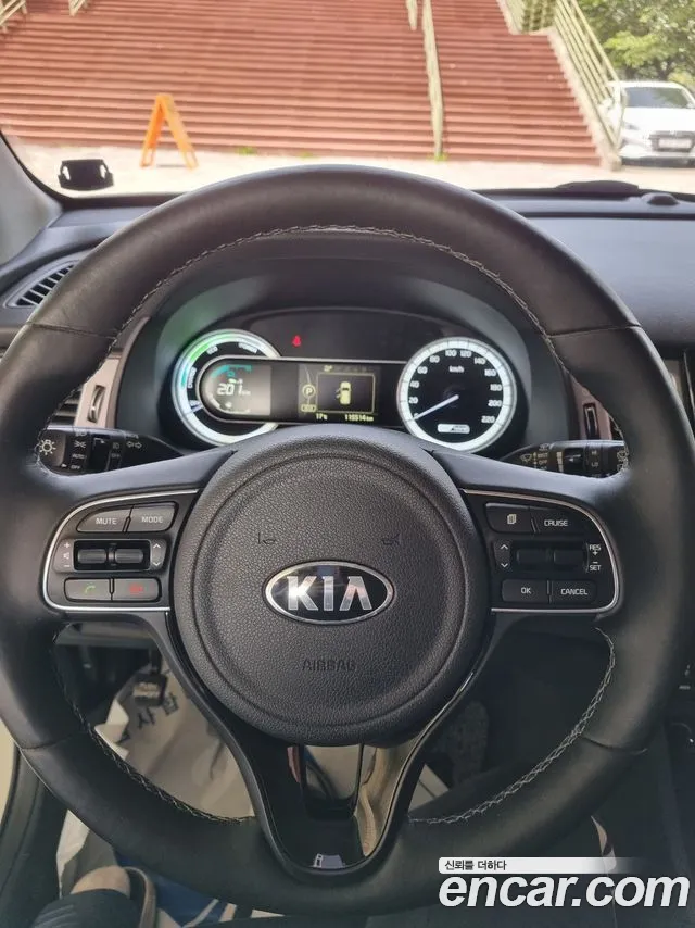 Kia Niro 2017 — фото 19