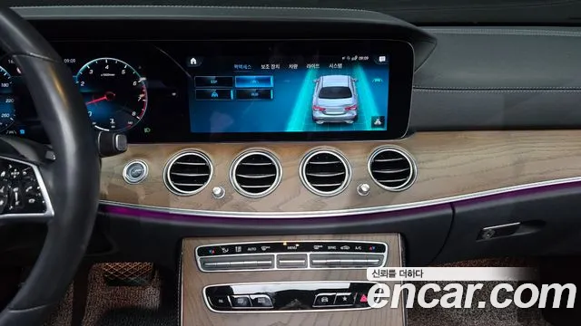 Mercedes-Benz E-Class 2021 — фото 15