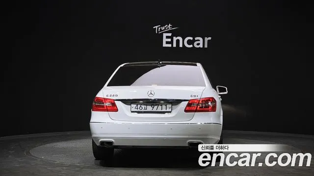 Mercedes-Benz E-Class 2013 — фото 4