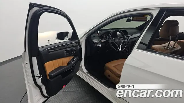 Mercedes-Benz E-Class 2013 — фото 10