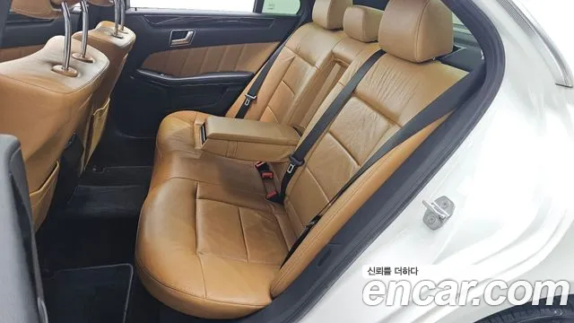 Mercedes-Benz E-Class 2013 — фото 12