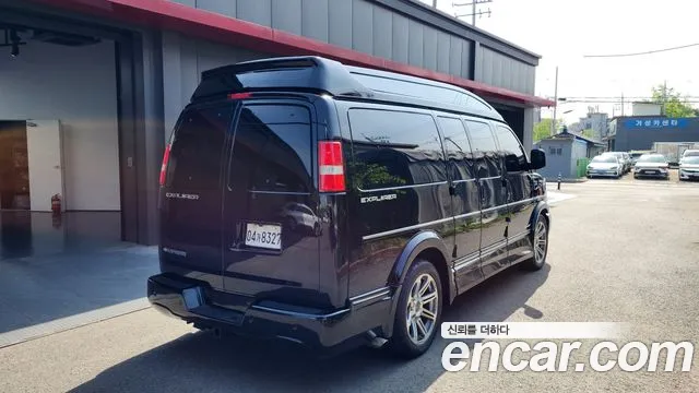 Chevrolet Express Van 2018 — фото 2