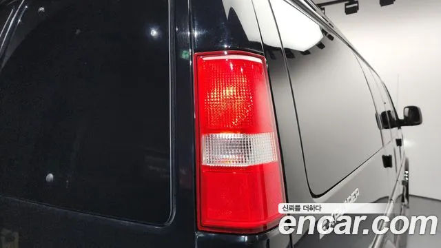 Chevrolet Express Van 2018 — фото 9