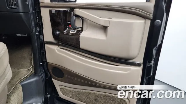 Chevrolet Express Van 2018 — фото 15