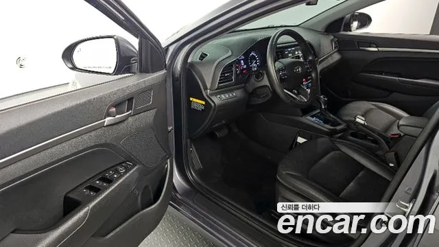 Hyundai AVANTE 2019 — фото 10
