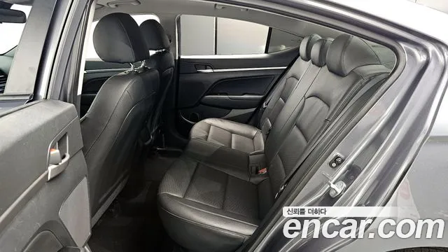 Hyundai AVANTE 2019 — фото 12