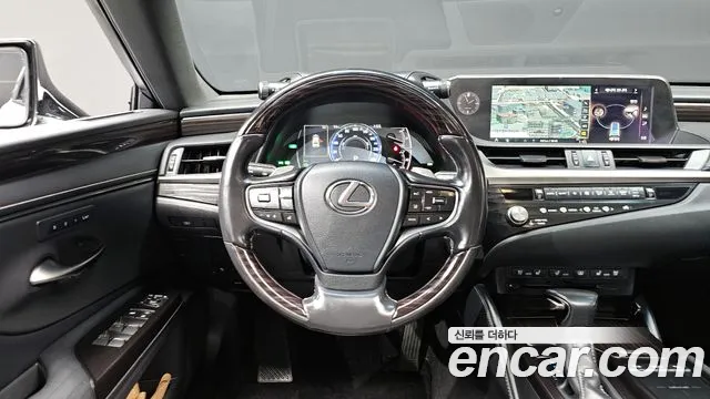 Lexus ES 2021 — фото 12