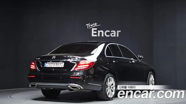 Mercedes-Benz E-Class 2019 — фото 2