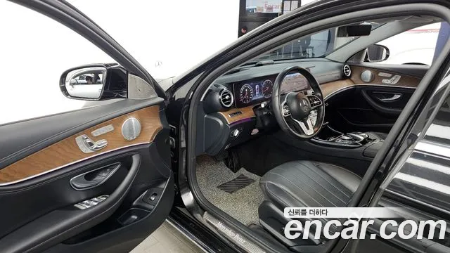 Mercedes-Benz E-Class 2019 — фото 13