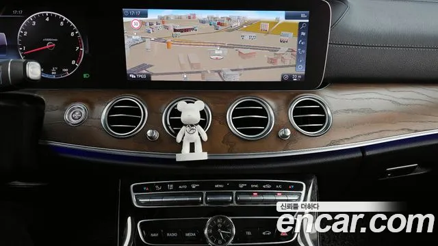 Mercedes-Benz E-Class 2019 — фото 20