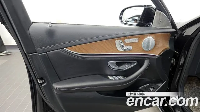Mercedes-Benz E-Class 2019 — фото 14