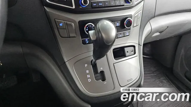 Hyundai Starex 2019 — фото 9